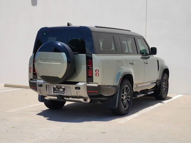 2025 Land Rover Defender 130 - Image 4