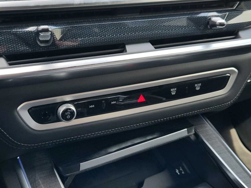 2025 BMW ALPINA XB7 - Image 20