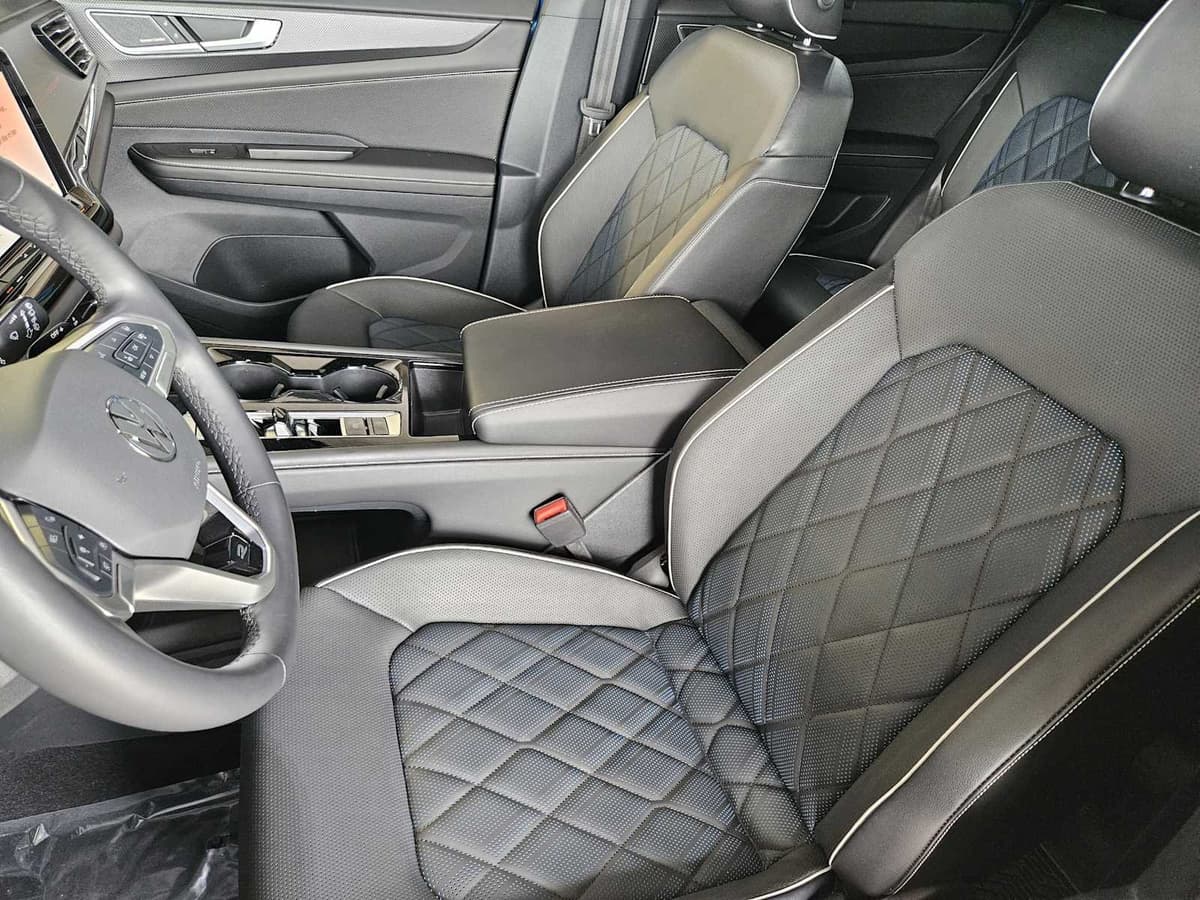 2024 Volkswagen Atlas Cross Sport - Image 11