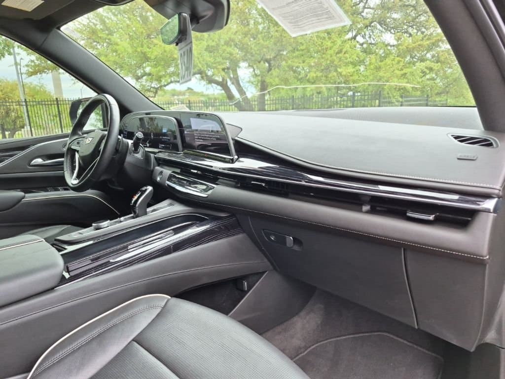 2022 Cadillac Escalade - Image 14