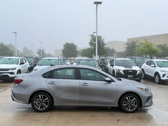2023 Kia Forte - Image 5