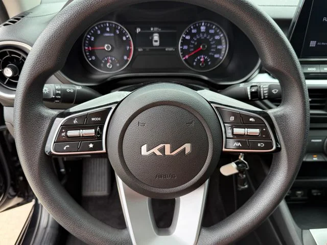 2023 Kia Forte - Image 15