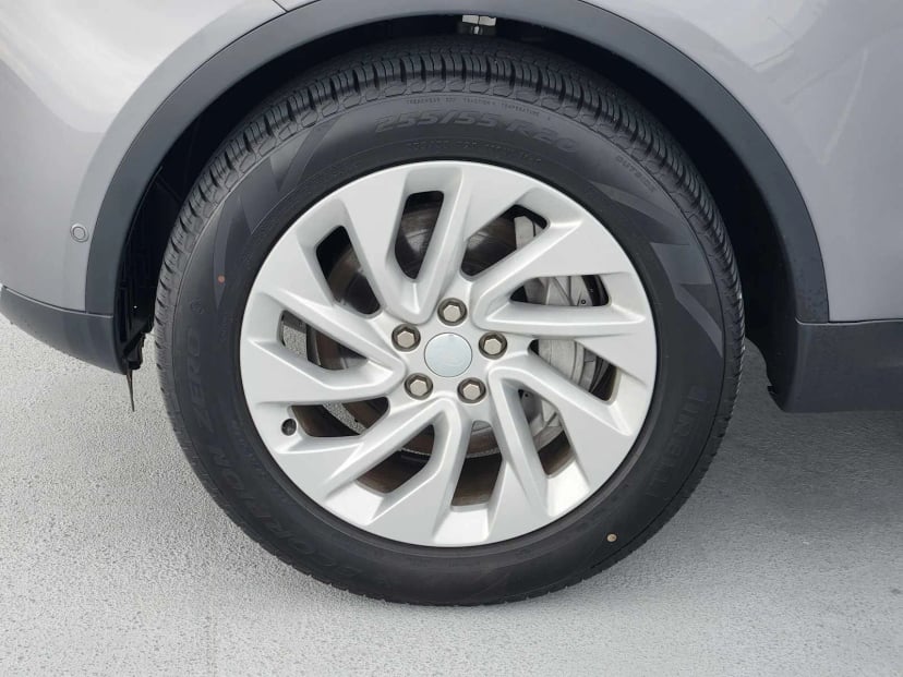 2025 Land Rover Discovery - Image 10