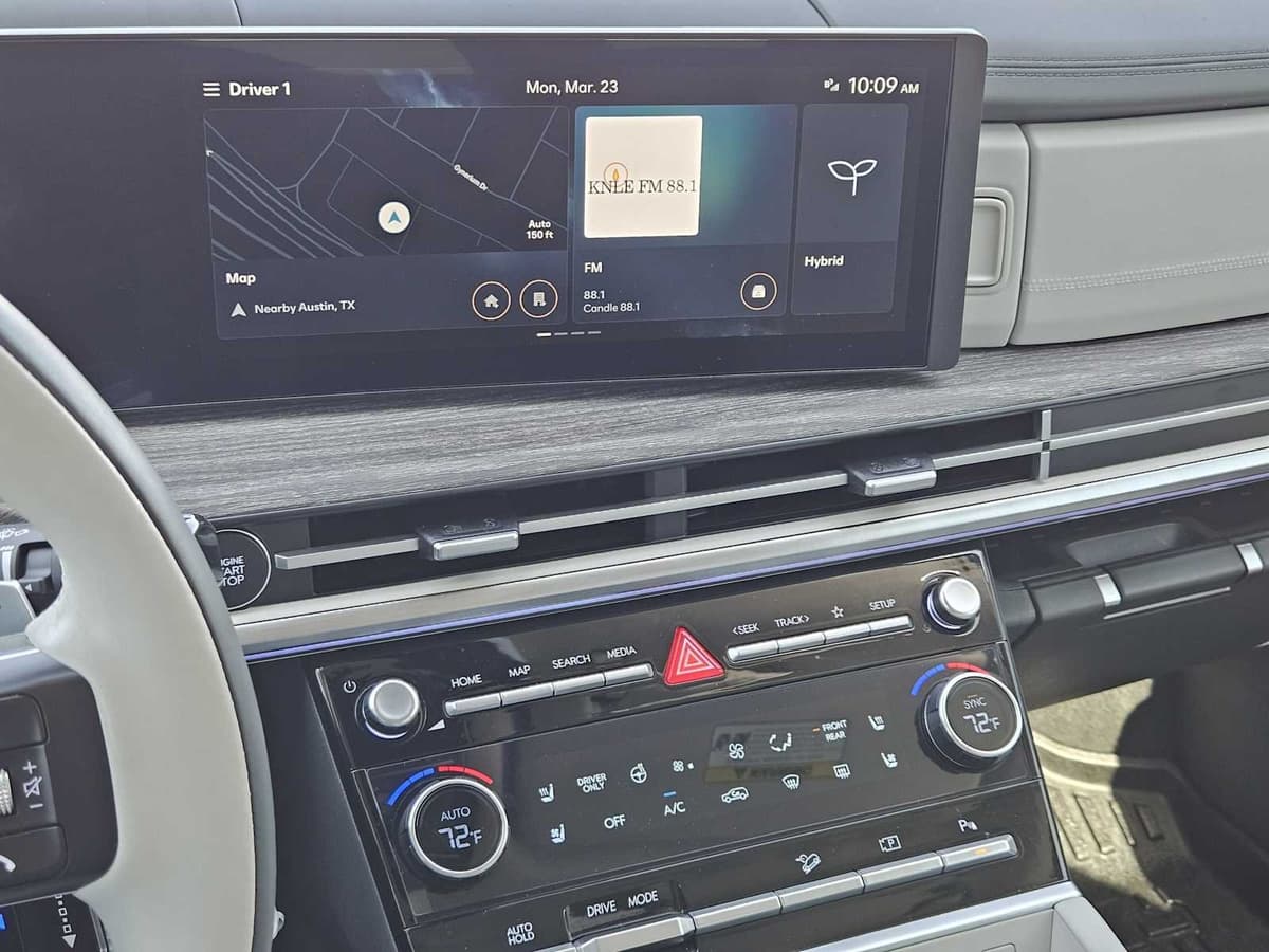 2025 Hyundai Santa Fe Hybrid - Image 15