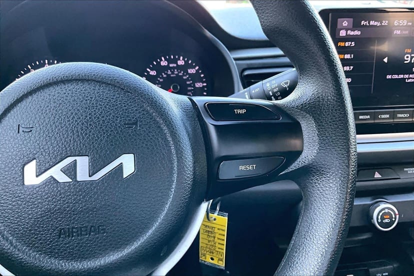2022 Kia Rio - Image 24
