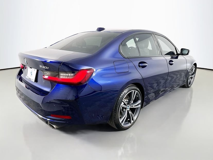 2023 BMW 3 Series - Image 5