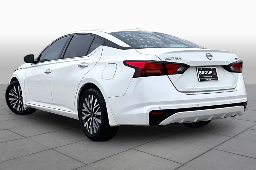 2023 Nissan Altima - Image 12