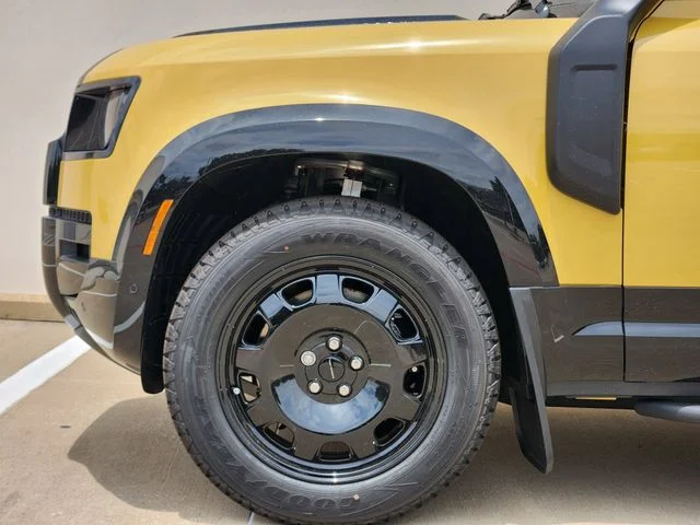 2026 Land Rover Defender 110 - Image 9