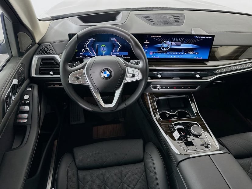 2024 BMW X7 - Image 23