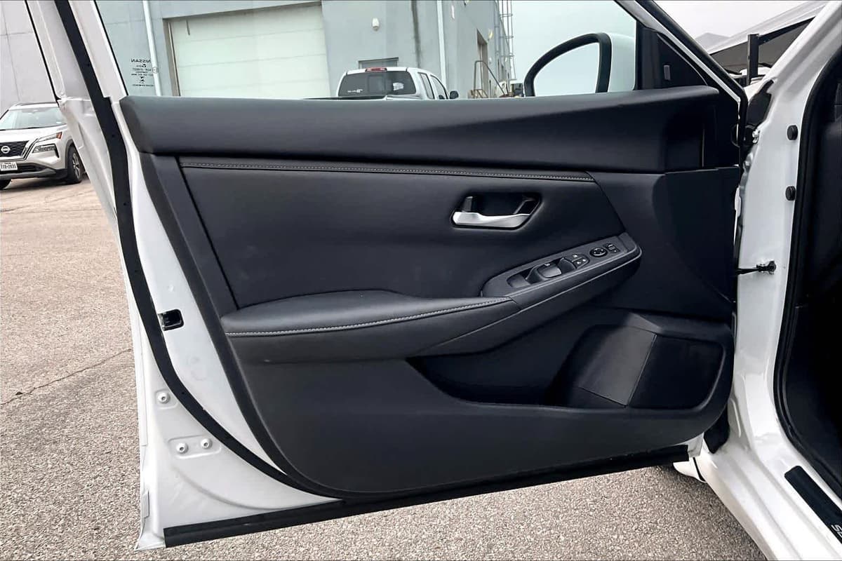 2025 Nissan Sentra - Image 21