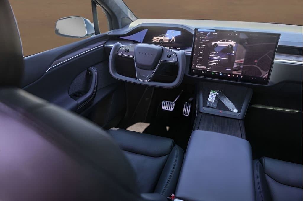 2023 Tesla Model X - Image 23