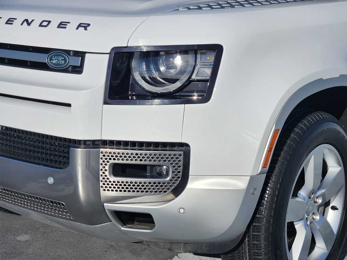 2023 Land Rover Defender - Image 8