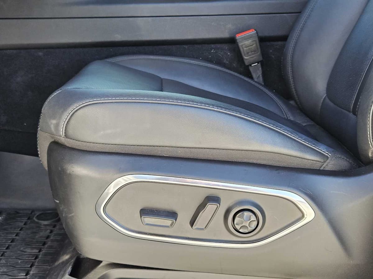 2023 Jeep Wagoneer L - Image 22