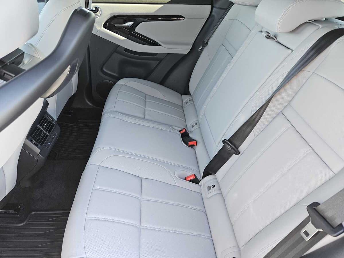 2026 LAND ROVER Range Rover Evoque - Image 24