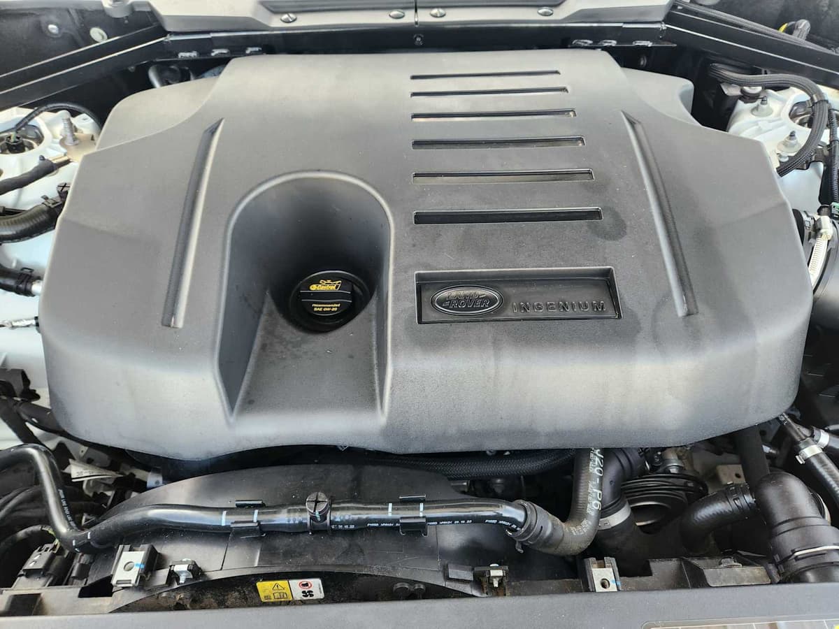 2023 Land Rover Defender - Image 30