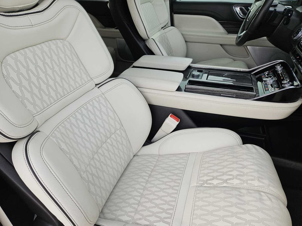 2021 Lincoln Navigator - Image 12