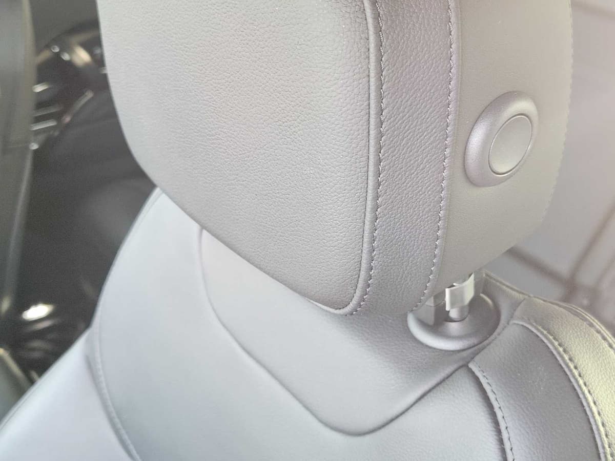 2025 Land Rover Range Rover Sport - Image 13