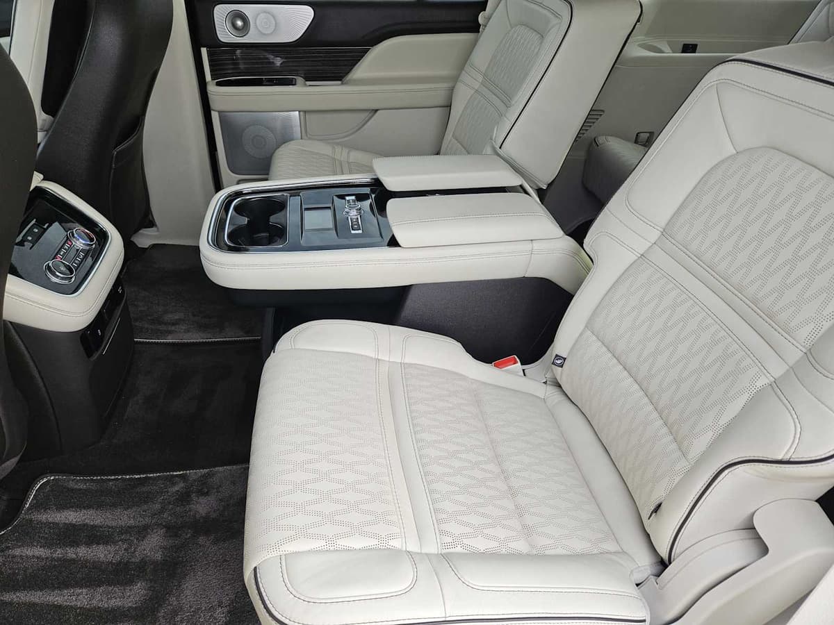 2021 Lincoln Navigator - Image 24