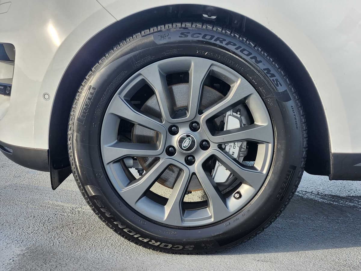 2025 Land Rover Range Rover Sport - Image 10