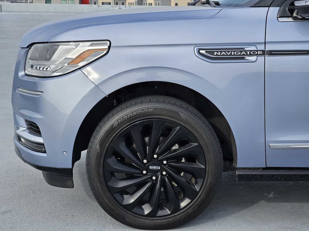 2021 Lincoln Navigator - Image 9