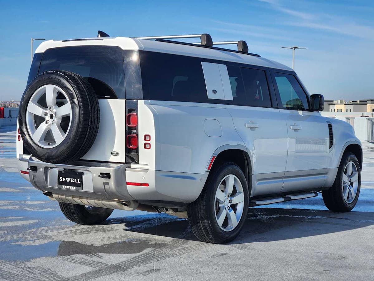 2023 Land Rover Defender - Image 5