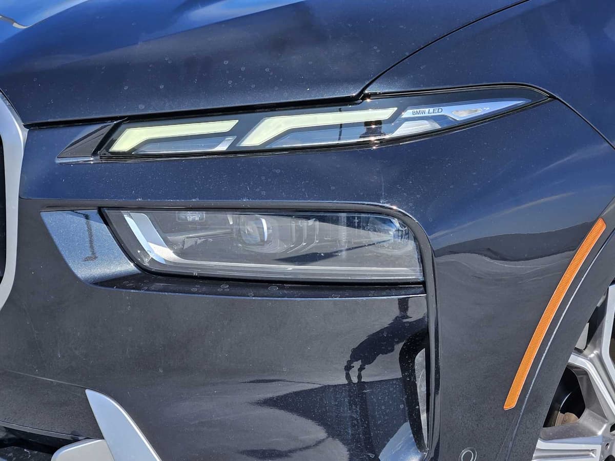 2023 BMW X7 xDrive40i - Image 8