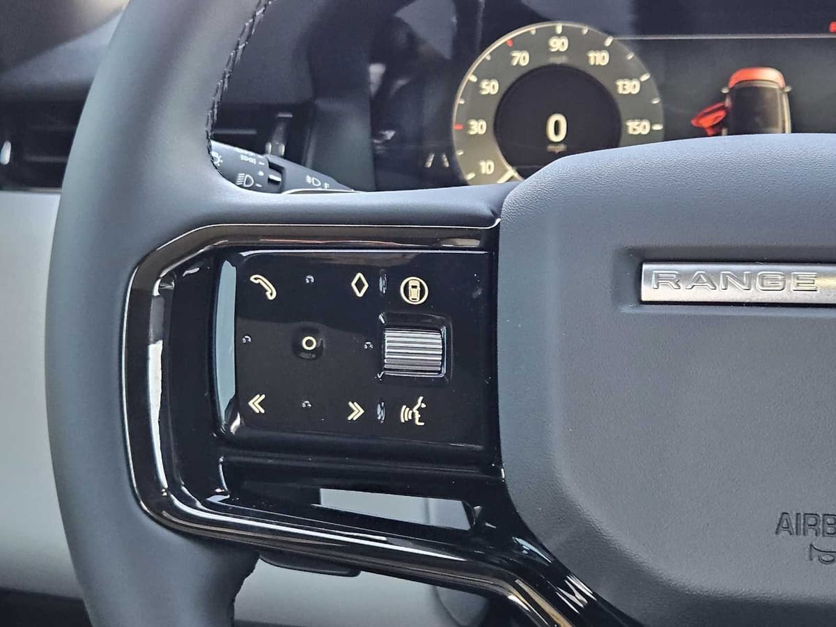 2026 LAND ROVER Range Rover Evoque - Image 28