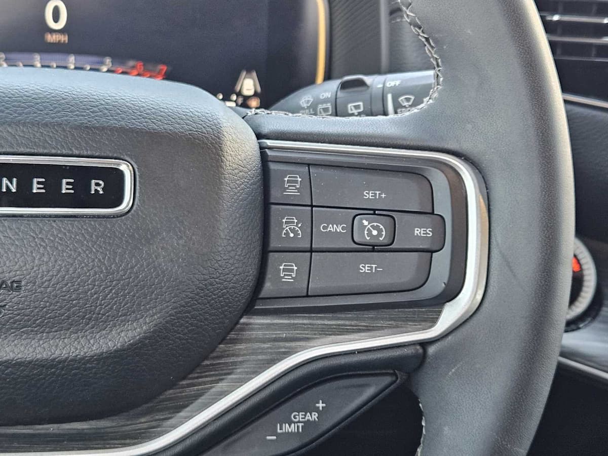 2023 Jeep Wagoneer L - Image 29