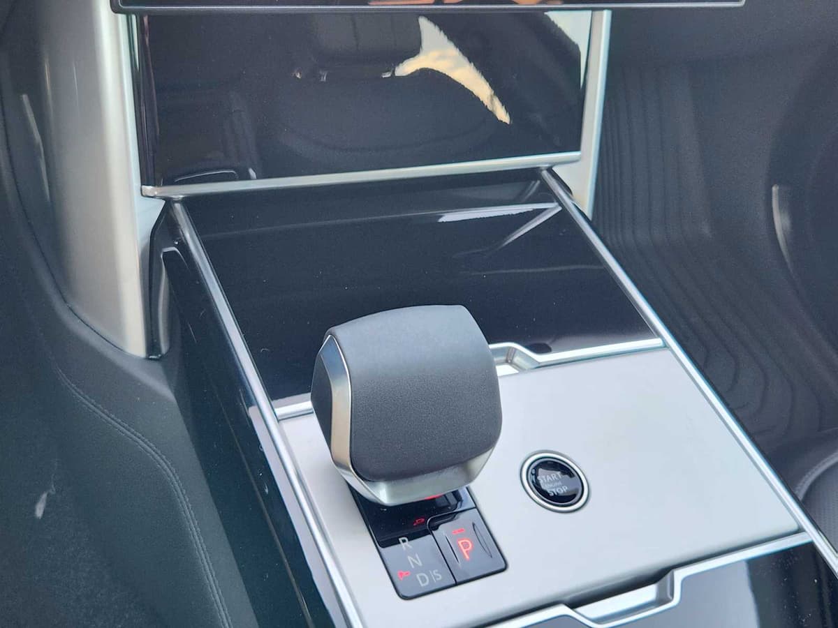 2026 LAND ROVER Range Rover - Image 19