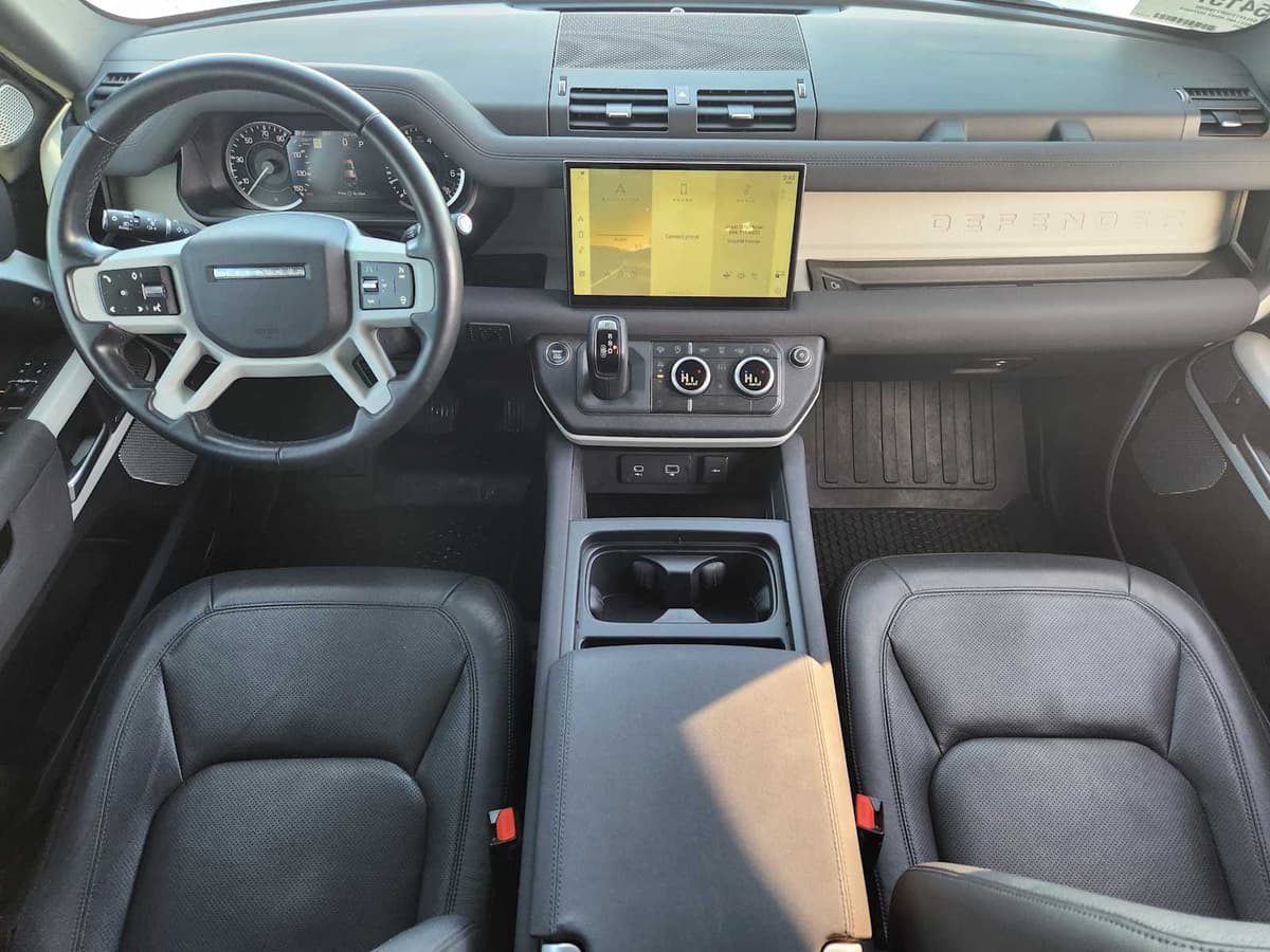 2023 Land Rover Defender - Image 26