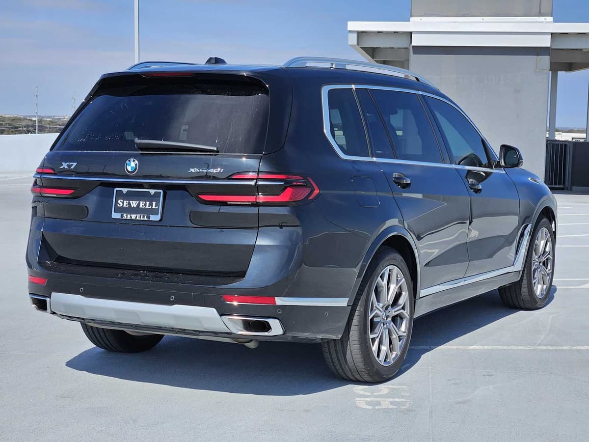 2023 BMW X7 xDrive40i - Image 5