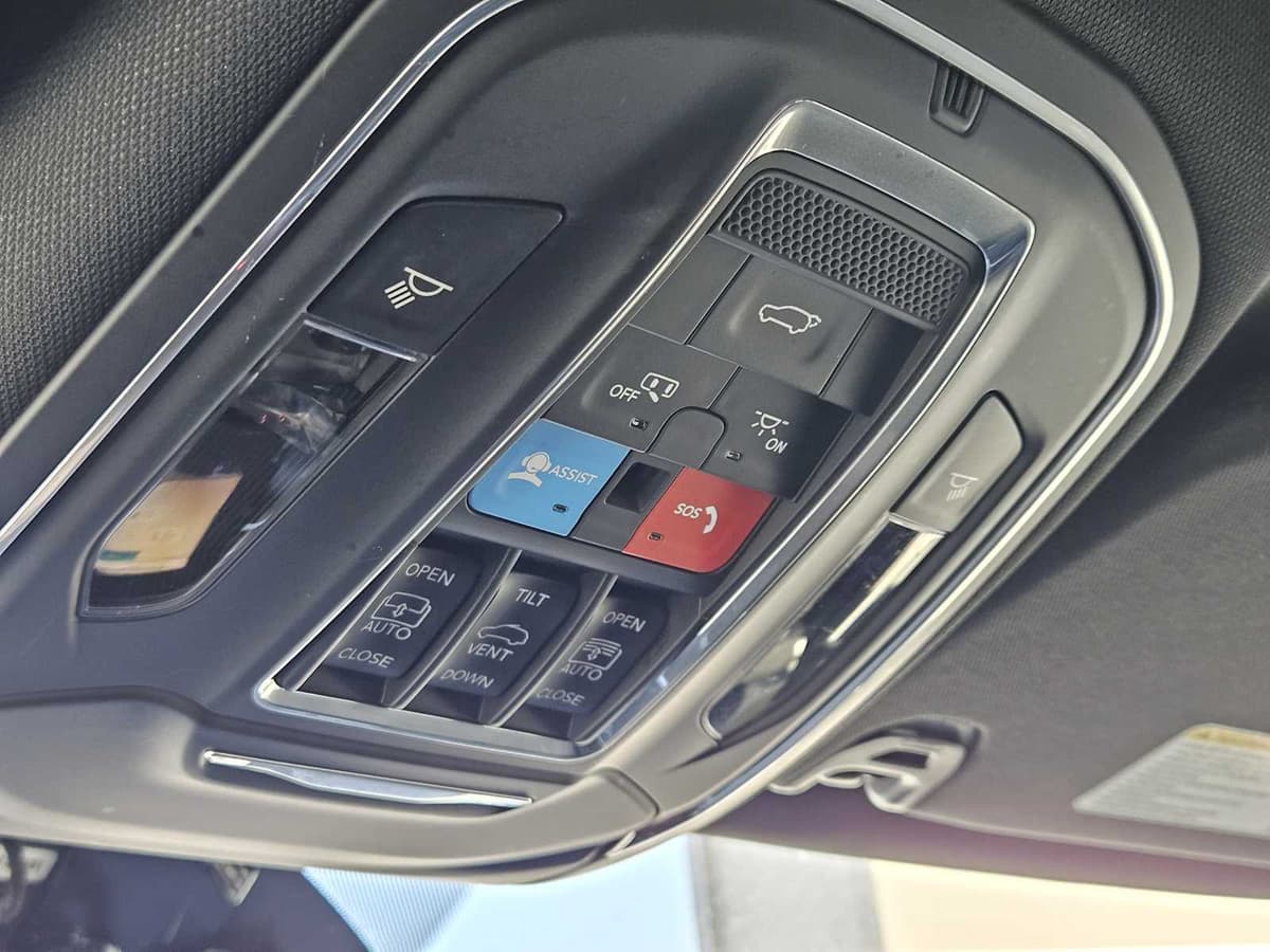 2023 Jeep Wagoneer L - Image 19