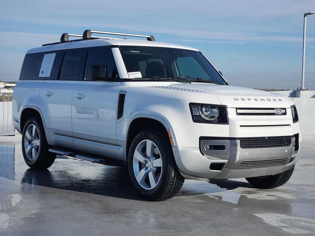 2023 Land Rover Defender - Image 3