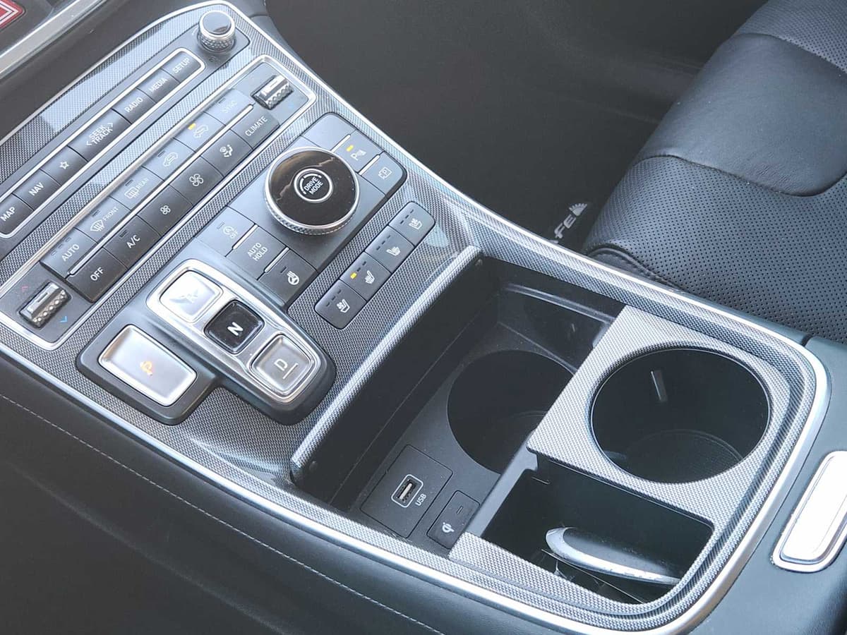 2022 Hyundai Santa Fe - Image 18