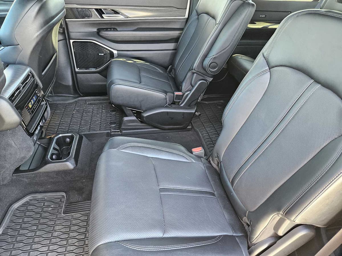 2023 Jeep Wagoneer L - Image 24