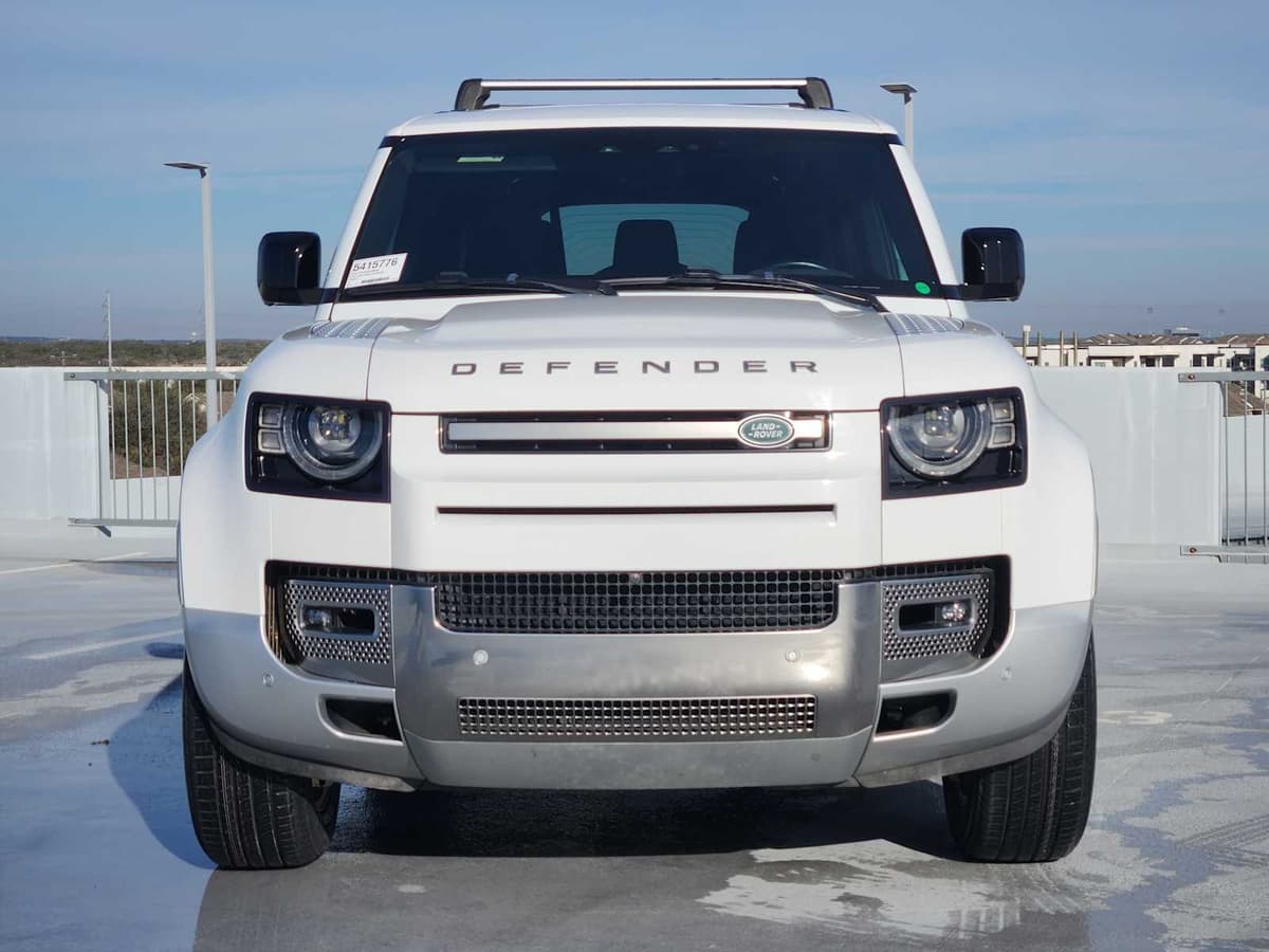 2023 Land Rover Defender - Image 2