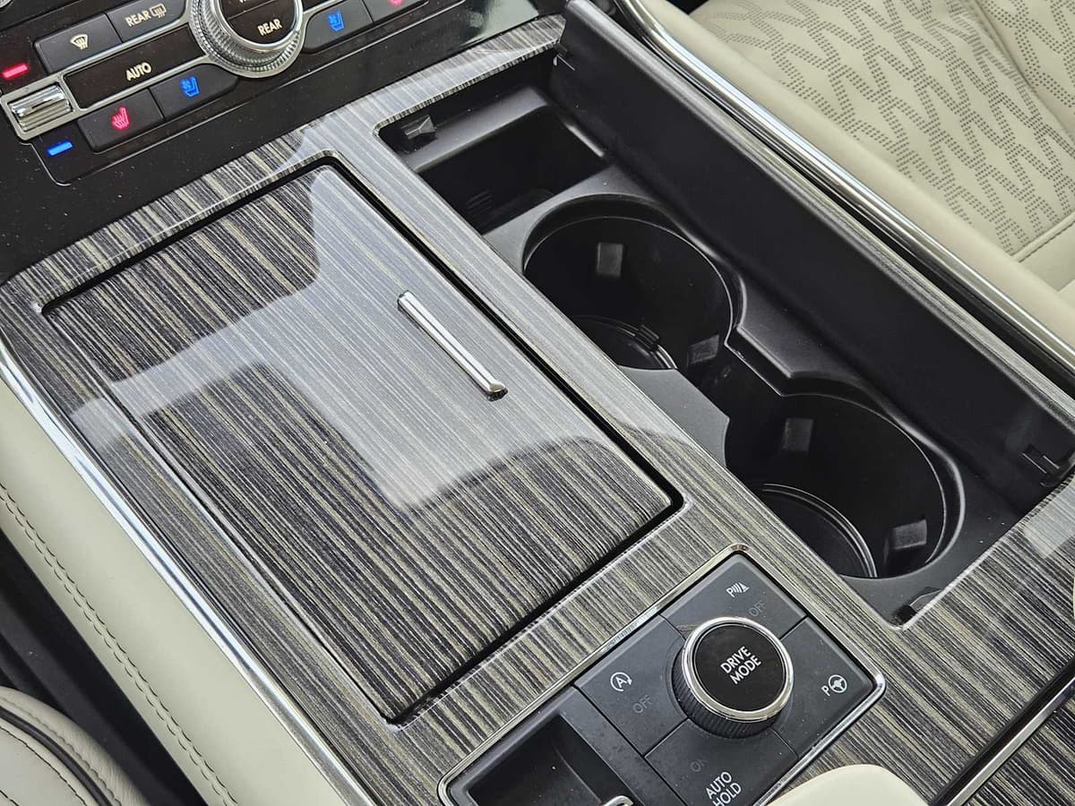 2021 Lincoln Navigator - Image 17