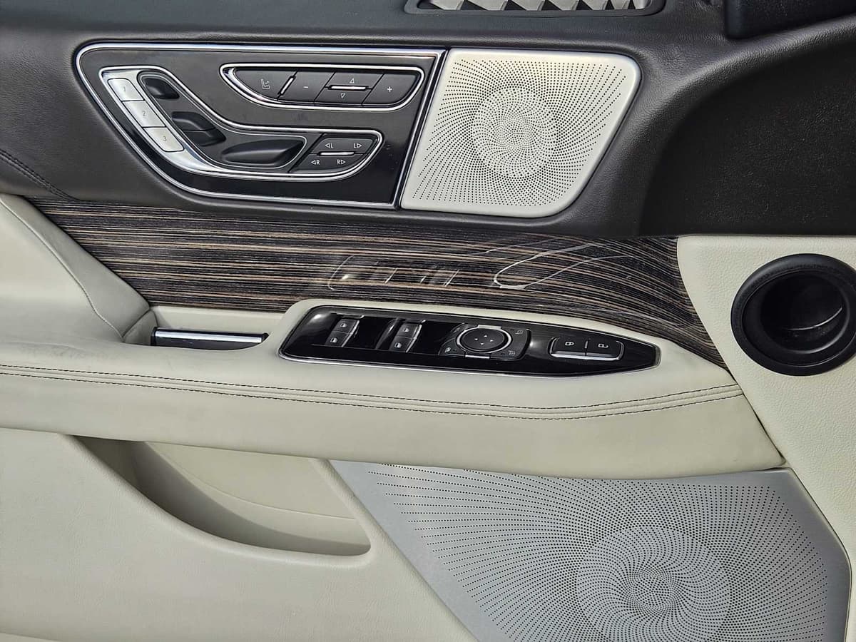 2021 Lincoln Navigator - Image 22