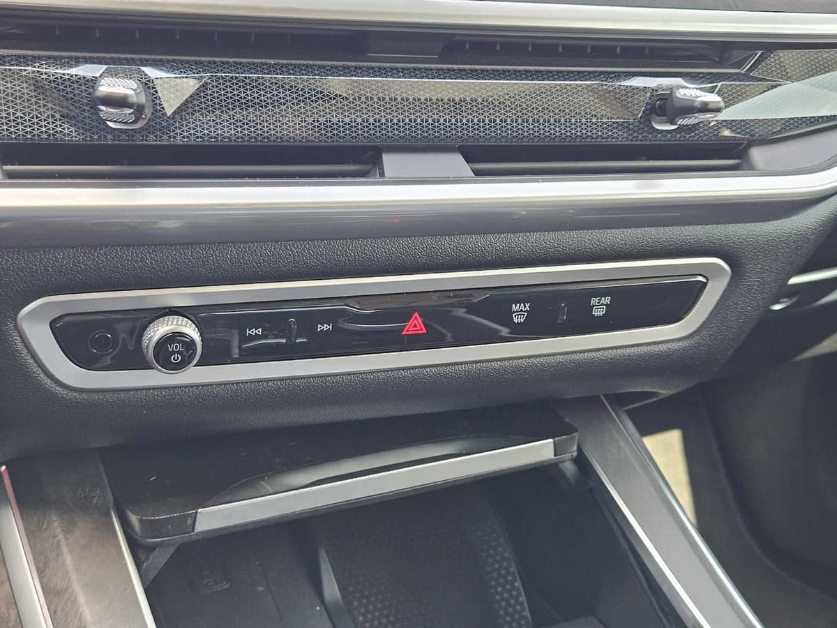 2023 BMW X7 xDrive40i - Image 16