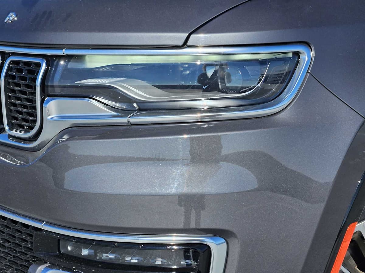 2023 Jeep Wagoneer L - Image 8