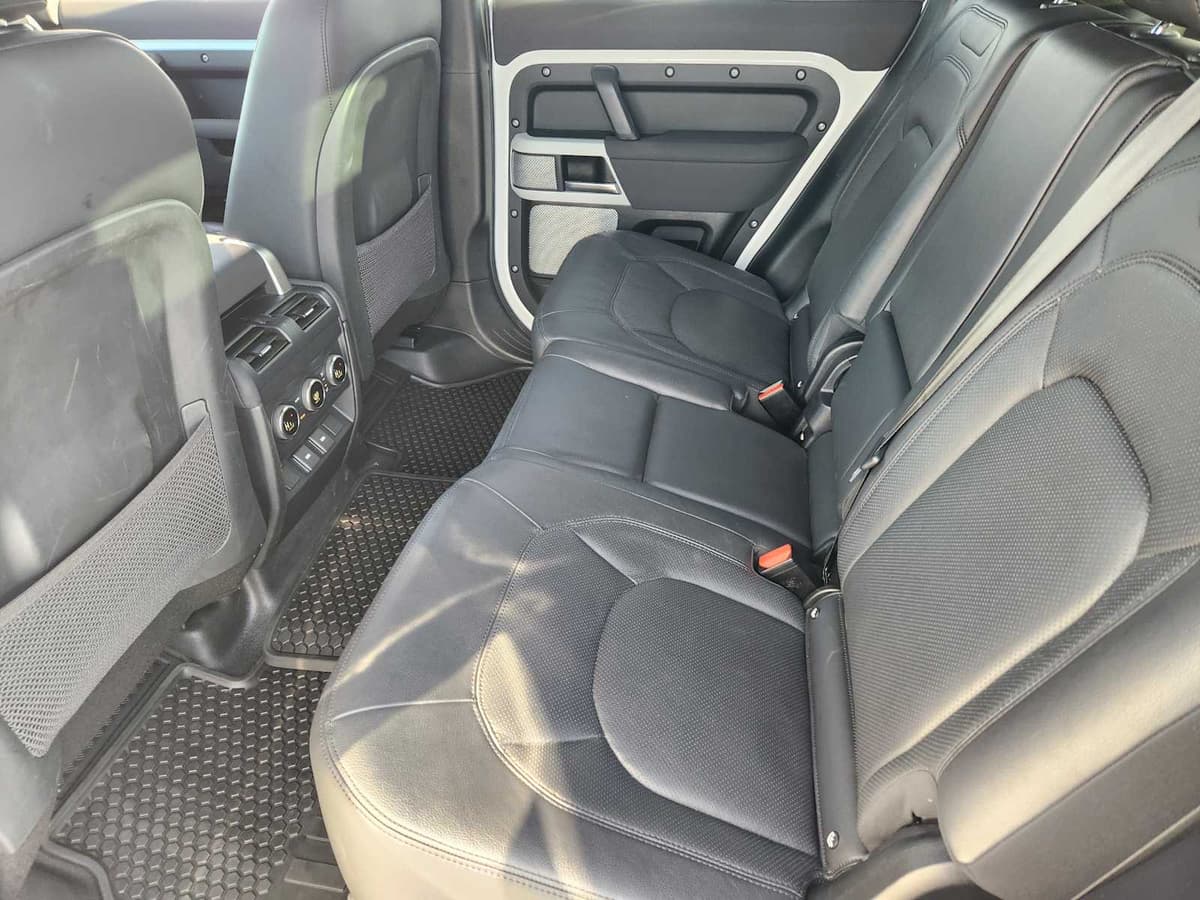 2023 Land Rover Defender - Image 24