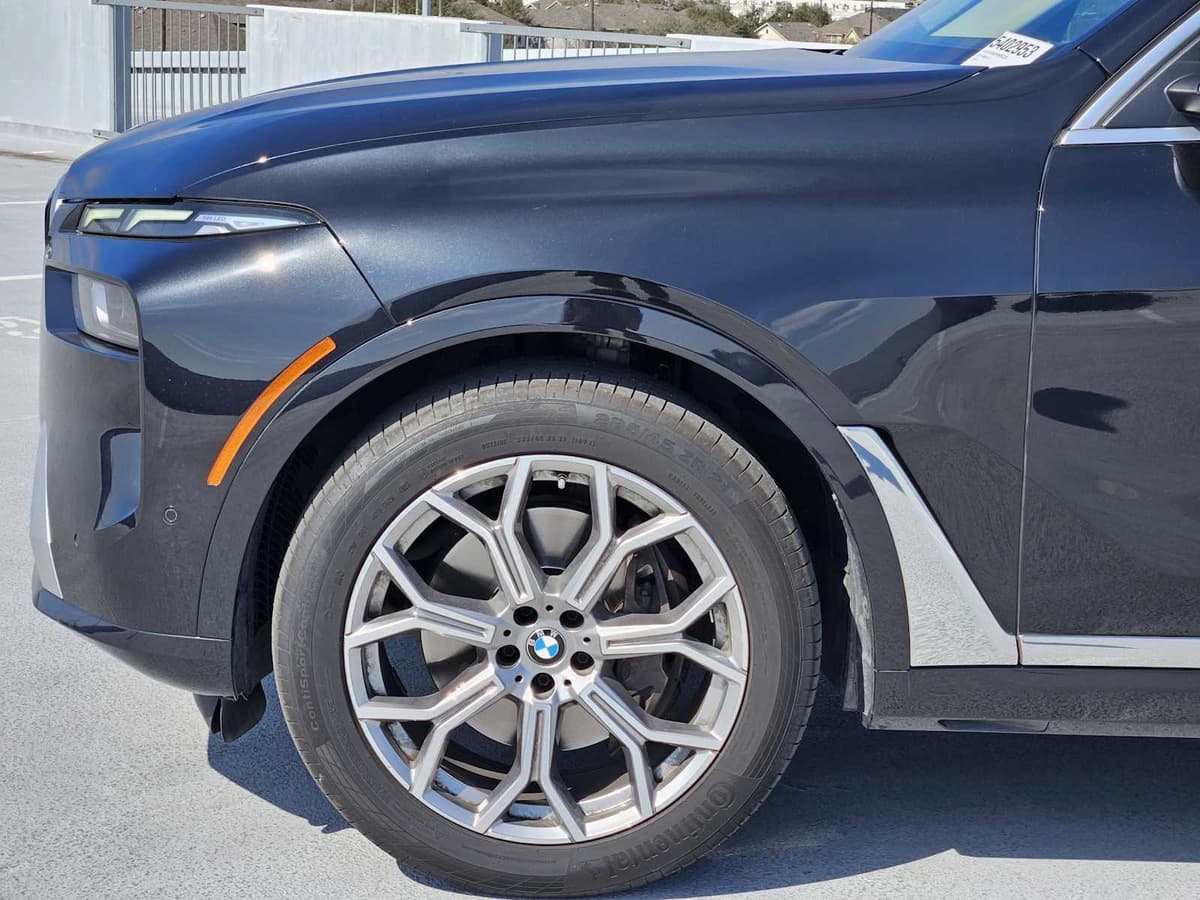 2023 BMW X7 xDrive40i - Image 9