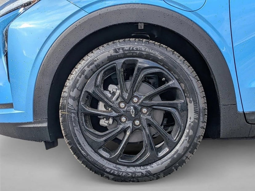 2027 Chevrolet Bolt - Image 18