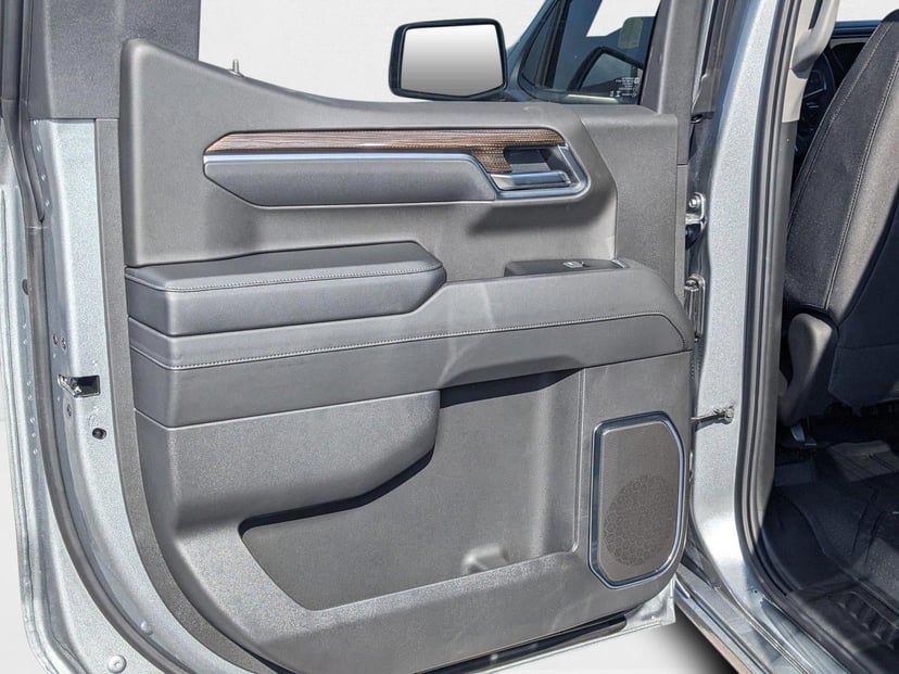 2025 Chevrolet Silverado 1500 - Image 10