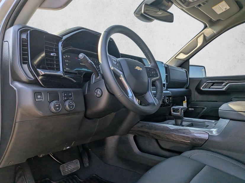 2025 Chevrolet Silverado 1500 - Image 4