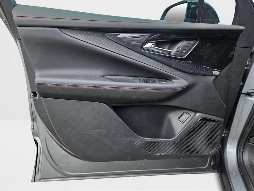 2025 Chevrolet Blazer EV - Image 12