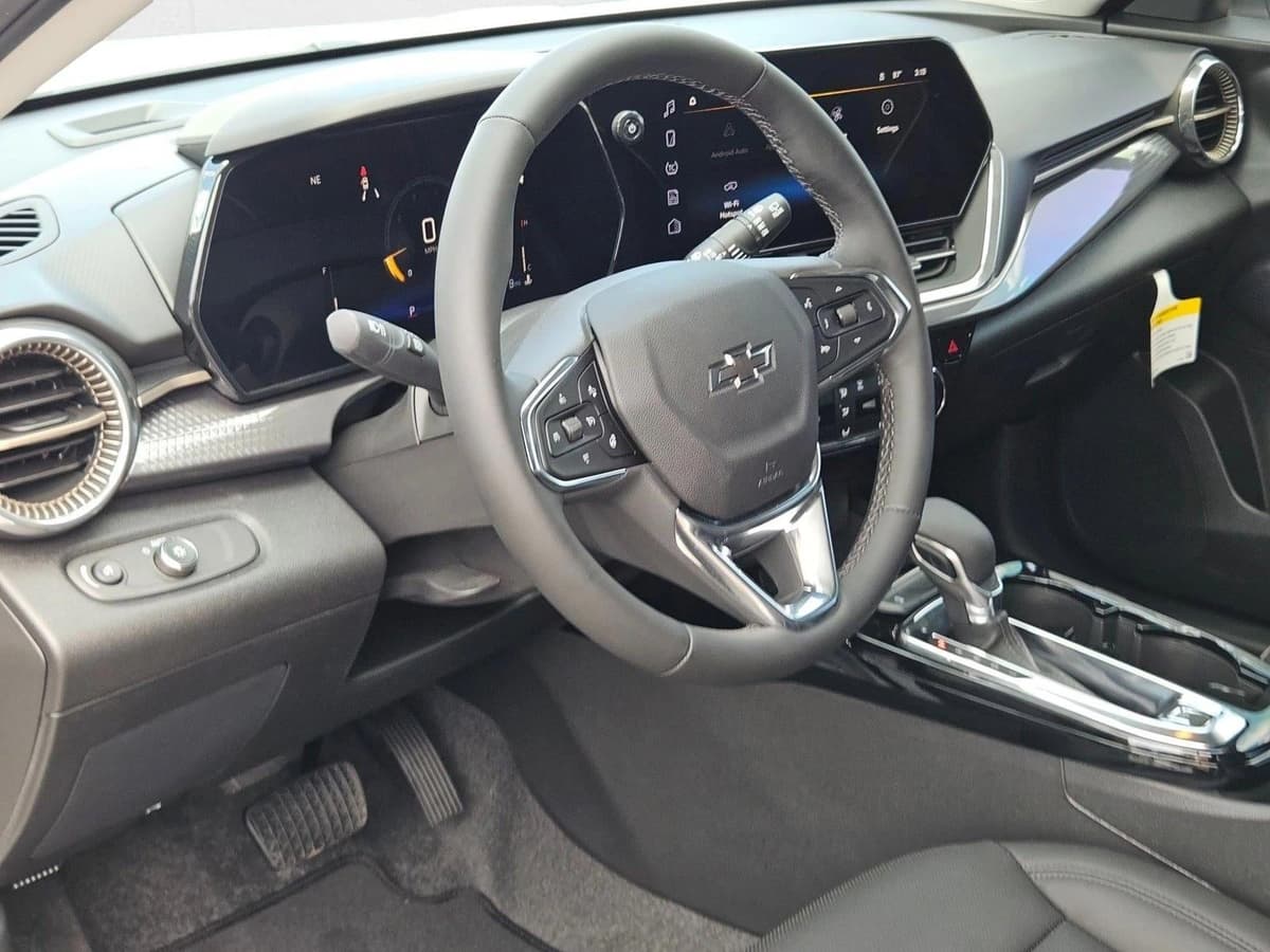 2025 Chevrolet Trax - Image 10