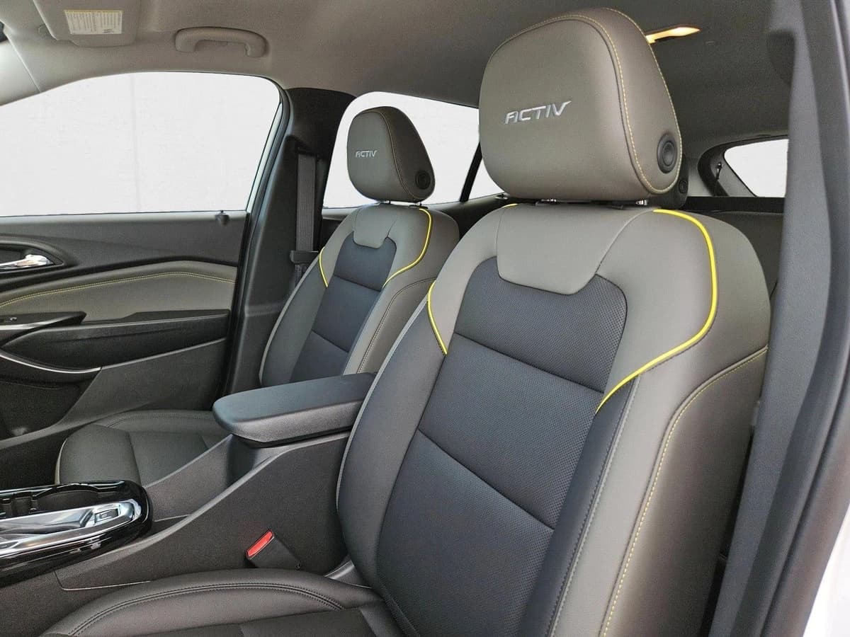 2025 Chevrolet Trax - Image 11