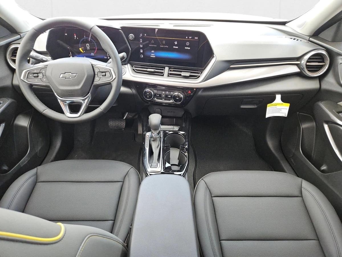 2025 Chevrolet Trax - Image 15
