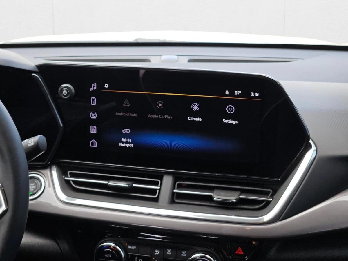 2025 Chevrolet Trax - Image 16